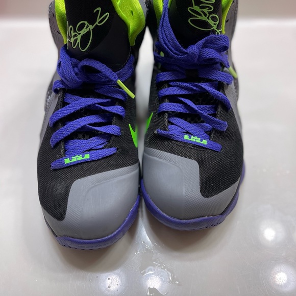 Lebron 9 Sneaker - Picture 3 of 4